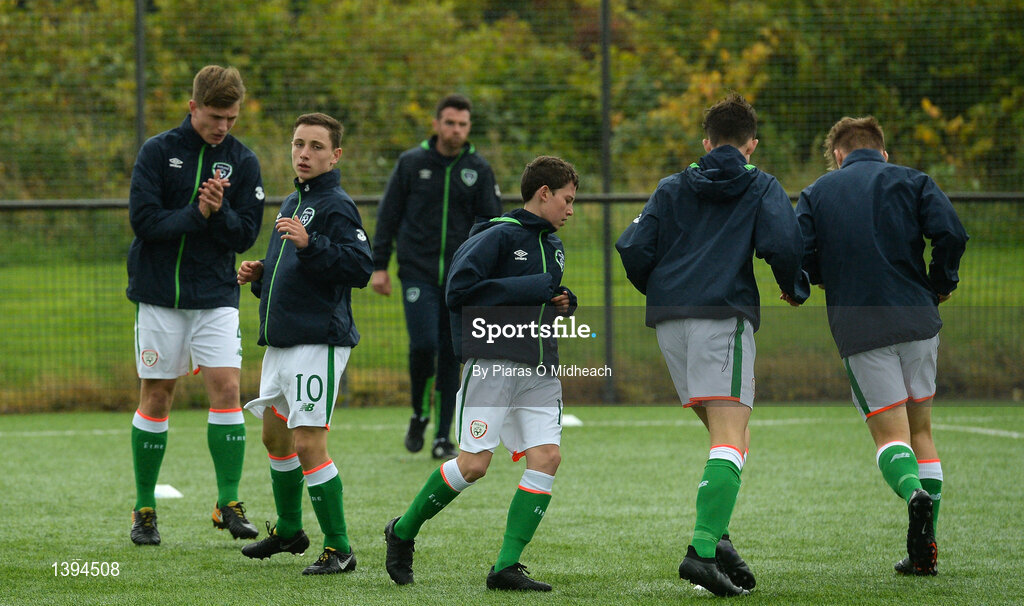 27 September 2017; Republic of Ireland players warm-up before the International Friendly match between Republic of Ireland and Brazil at the AUL Complex in Dublin. Photo by Piaras Ó Mídheach/Sportsfile