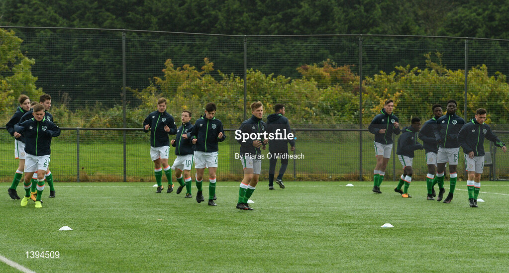 27 September 2017; Republic of Ireland players warm-up before the International Friendly match between Republic of Ireland and Brazil at the AUL Complex in Dublin. Photo by Piaras Ó Mídheach/Sportsfile