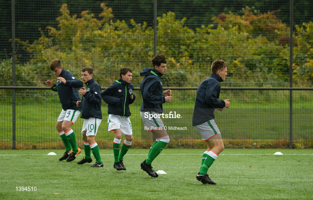 27 September 2017; Republic of Ireland players warm-up before the International Friendly match between Republic of Ireland and Brazil at the AUL Complex in Dublin. Photo by Piaras Ó Mídheach/Sportsfile