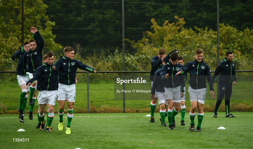 27 September 2017; Republic of Ireland players warm-up before the International Friendly match between Republic of Ireland and Brazil at the AUL Complex in Dublin. Photo by Piaras Ó Mídheach/Sportsfile