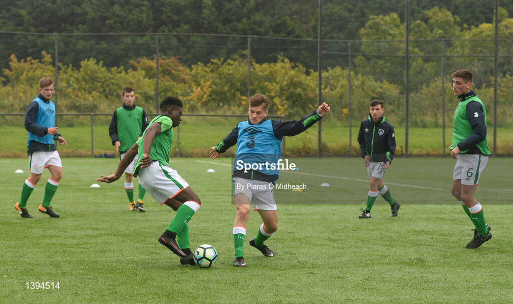 27 September 2017; Republic of Ireland players warm-up before the International Friendly match between Republic of Ireland and Brazil at the AUL Complex in Dublin. Photo by Piaras Ó Mídheach/Sportsfile