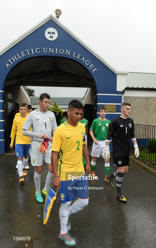 27 September 2017; Players from Brazil and Republic of Ireland walk to the pitch before during the International Friendly match between Republic of Ireland and Brazil at the AUL Complex in Dublin. Photo by Piaras Ó Mídheach/Sportsfile