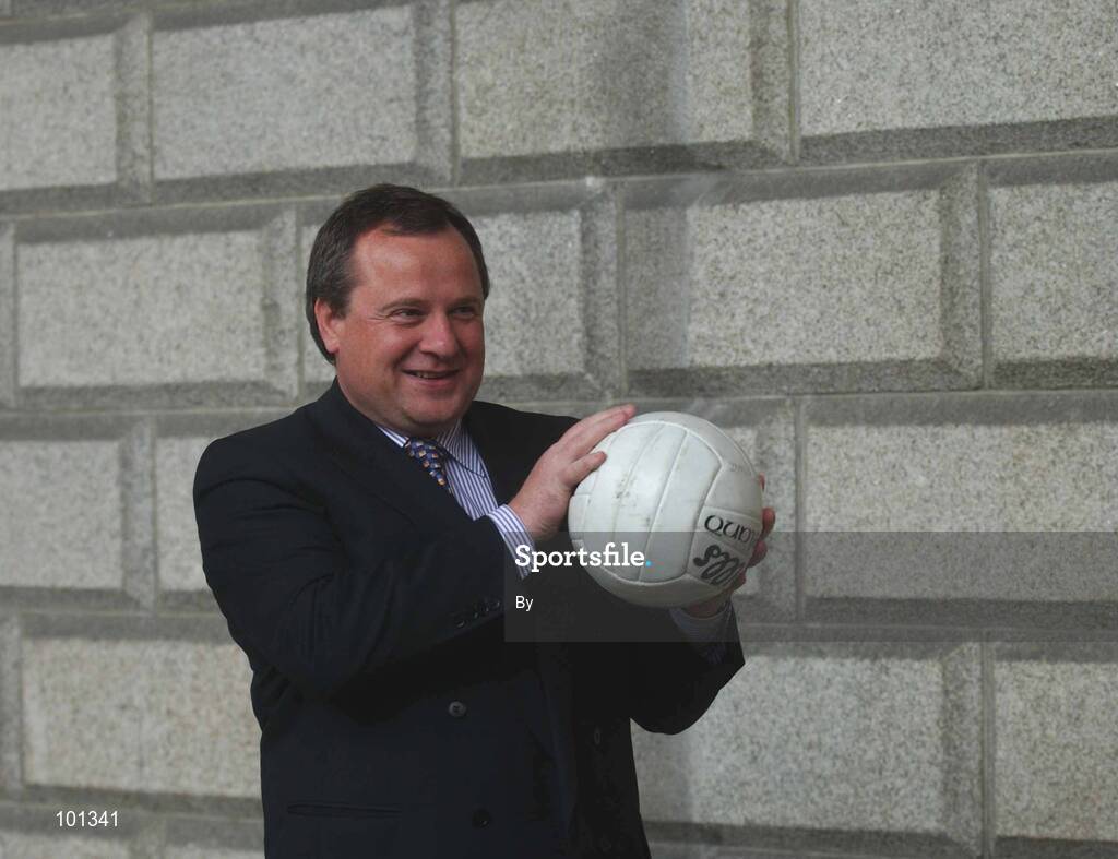 10 July 2002; Dublin manager Tommy Lyons pictured at a photocall at the Bank of Ireland, College Green, Dublin, ahead of the Bank of Ireland Leinster Football Final on Sunday next. Picture credit; Aoife Rice / SPORTSFILE   *EDI*