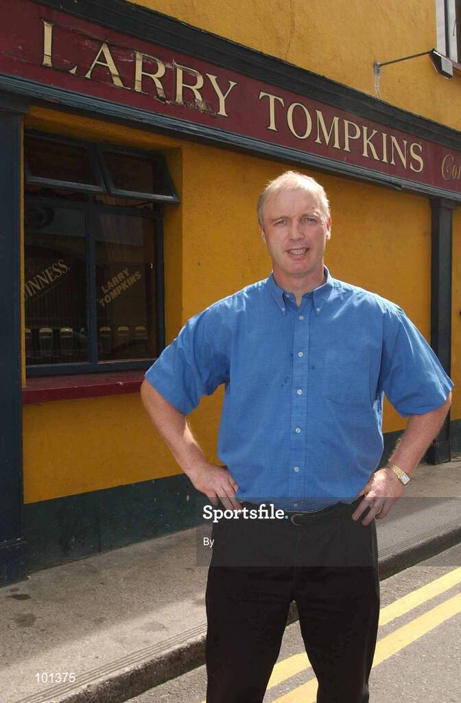 22 August 2002; Larry Tompkins, Cork football manager, pictured outside his pub in Cork City Centre. Picture credit; Damien Eagers / SPORTSFILE *EDI*