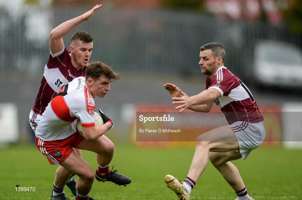 8 October 2017; PJ Masterson of Abbeylara in action against James McGivney, left, and Conor McElligott of Mullinalaghta St Columba's during the Longford County Senior Football Championship Final match between Abbeylara and Mullinalaghta St Columba's at Glennon Brothers Pearse Park in Longford. Photo by Piaras Ó Mídheach/Sportsfile