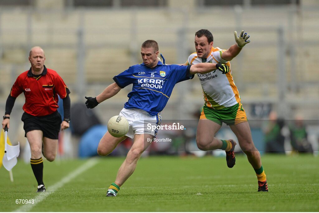 5 August 2012; Tomas O Se, Kerry, in action against Michael Murphy, Donegal. GAA Football All-Ireland Senior Championship Quarter-Final, Donegal v Kerry, Croke Park, Dublin. Photo by Sportsfile