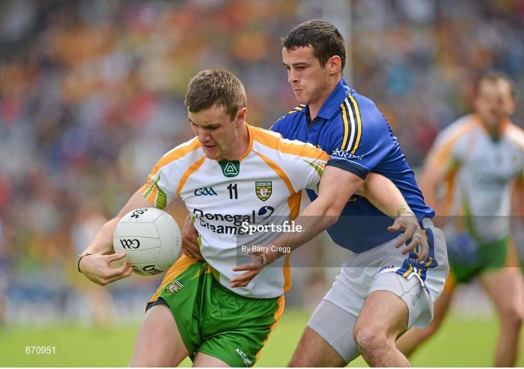 5 August 2012; Leo McLoone, Donegal, in action against Shane Enright, Kerry. GAA Football All-Ireland Senior Championship Quarter-Final, Donegal v Kerry, Croke Park, Dublin. Picture credit: Barry Cregg / SPORTSFILE