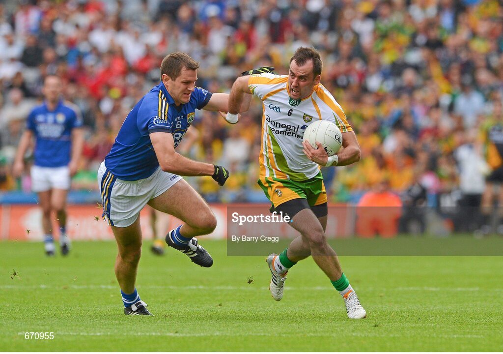 5 August 2012; Karl Lacey, Donegal, in action against Eoin Brosnan, Kerry. GAA Football All-Ireland Senior Championship Quarter-Final, Donegal v Kerry, Croke Park, Dublin. Picture credit: Barry Cregg / SPORTSFILE