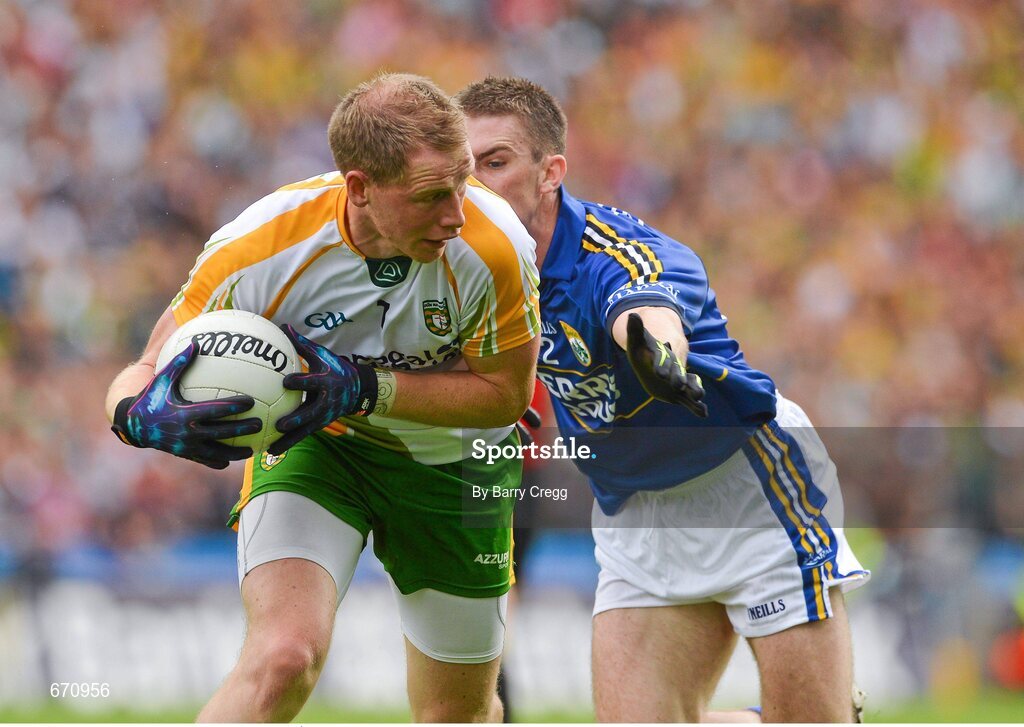 5 August 2012; Anthony Thompson, Donegal, in action against Marc Ó Sé, Kerry. GAA Football All-Ireland Senior Championship Quarter-Final, Donegal v Kerry, Croke Park, Dublin. Picture credit: Barry Cregg / SPORTSFILE
