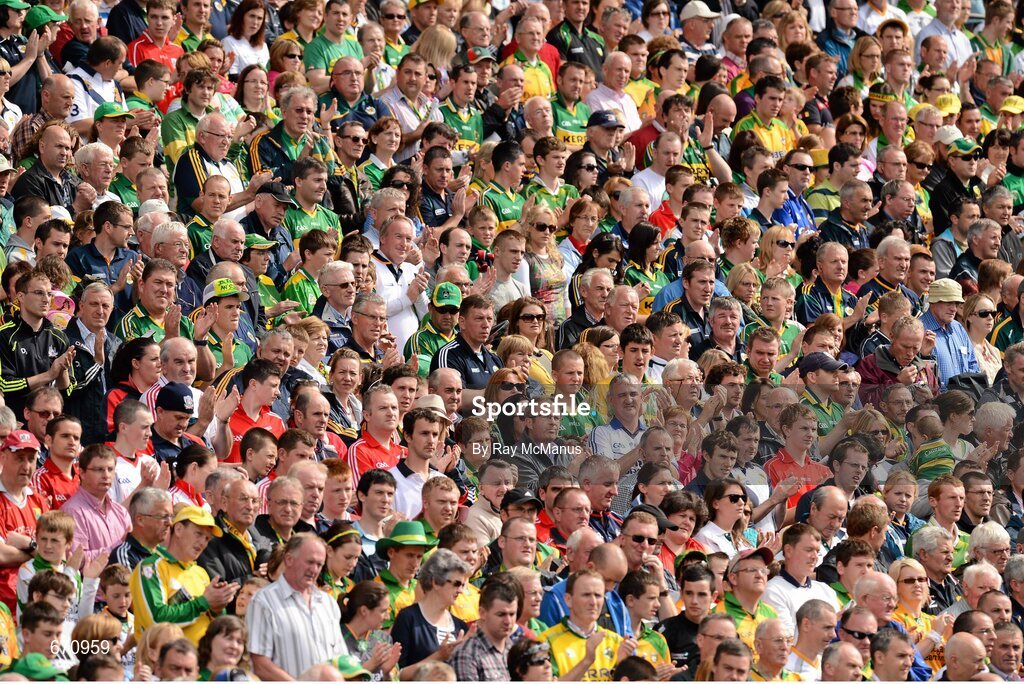 5 August 2012; Supporters of all teams applaud the career of the late author and journaist Con Houlihan as a minutes silence is observed before the game. GAA Football All-Ireland Senior Championship Quarter-Final, Donegal v Kerry, Croke Park, Dublin. Picture credit: Ray McManus / SPORTSFILE