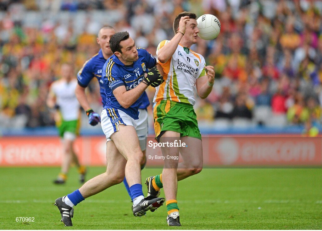 5 August 2012; Leo McLoone, Donegal, in action against Brian Maguire, Kerry. GAA Football All-Ireland Senior Championship Quarter-Final, Donegal v Kerry, Croke Park, Dublin. Picture credit: Barry Cregg / SPORTSFILE