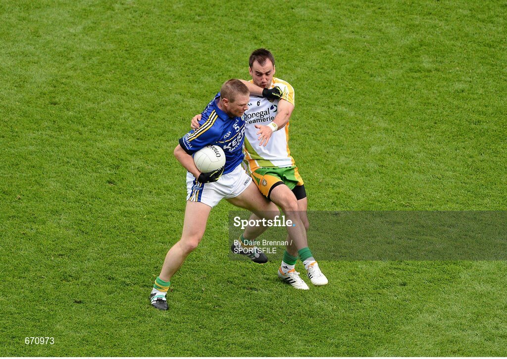 5 August 2012; Tomás î SŽ, Kerry, in action against Karl Lacey, Donegal. GAA Football All-Ireland Senior Championship Quarter-Final, Donegal v Kerry, Croke Park, Dublin. Picture credit: Dáire Brennan / SPORTSFILE
