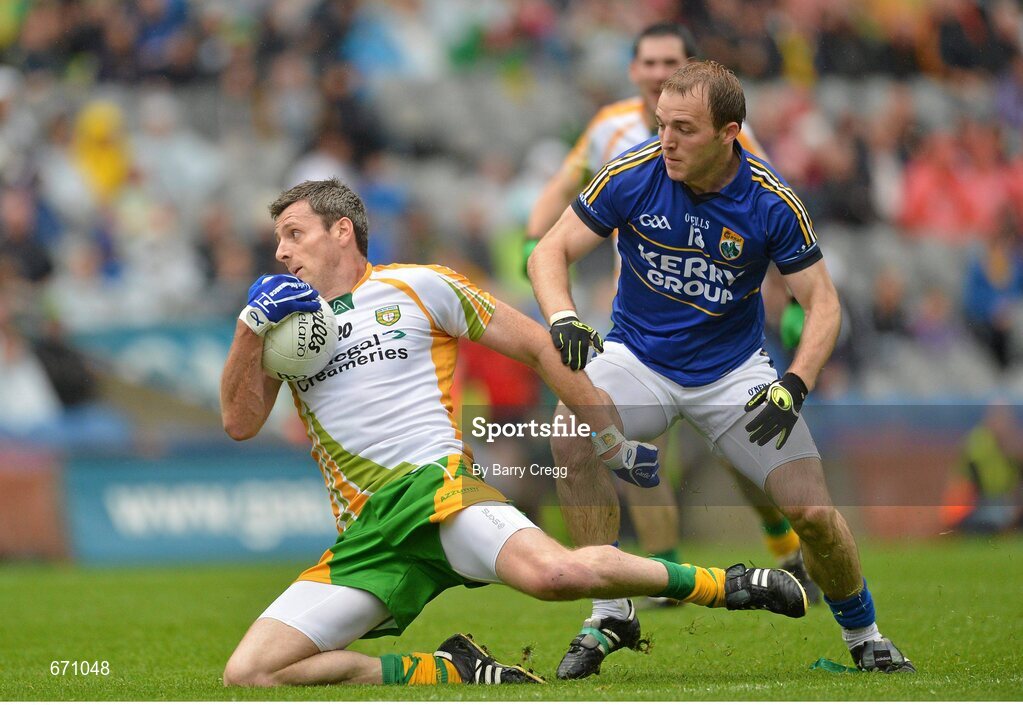 5 August 2012; Christy Toye, Donegal, in action against Darran O'Sullivan, Kerry. GAA Football All-Ireland Senior Championship Quarter-Final, Donegal v Kerry, Croke Park, Dublin. Picture credit: Barry Cregg / SPORTSFILE