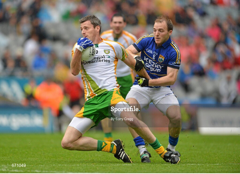 5 August 2012; Christy Toye, Donegal, in action against Darran O'Sullivan, Kerry. GAA Football All-Ireland Senior Championship Quarter-Final, Donegal v Kerry, Croke Park, Dublin. Picture credit: Barry Cregg / SPORTSFILE