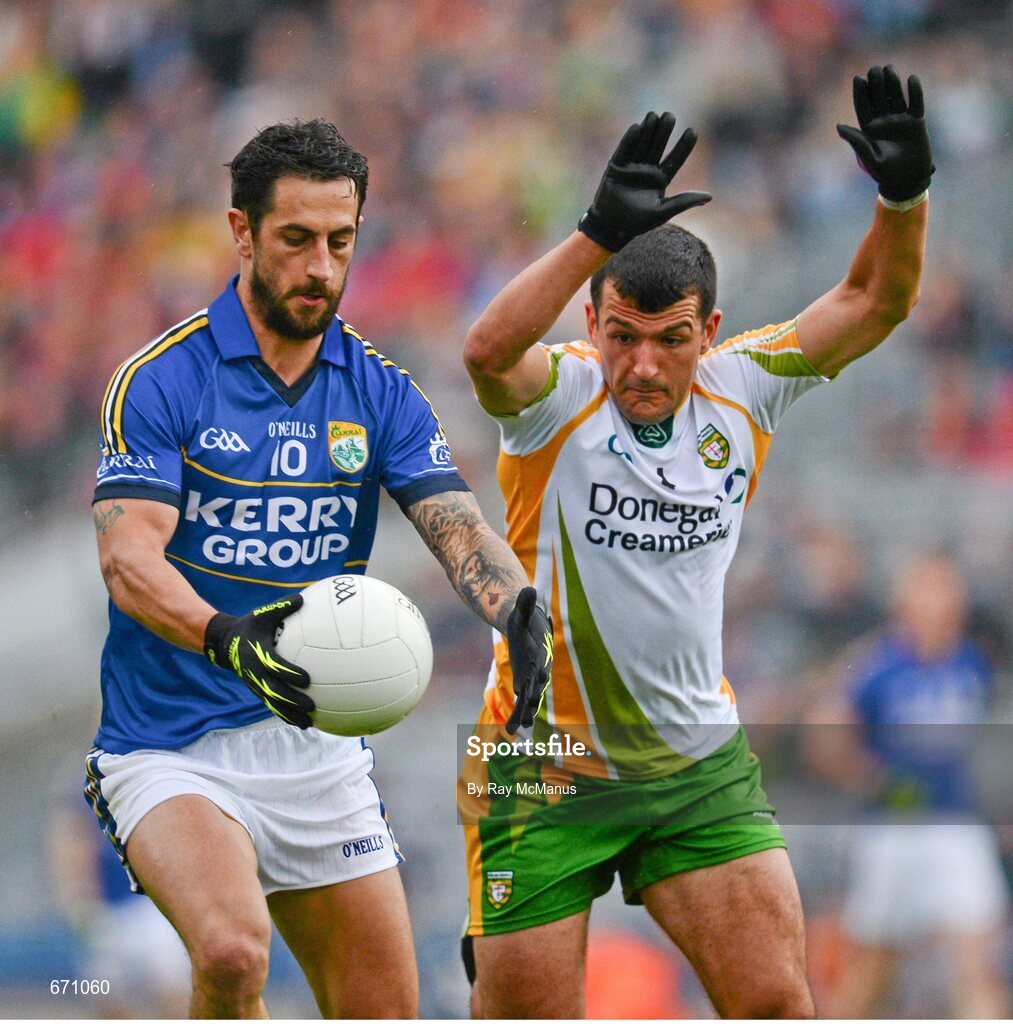 5 August 2012; Paul Galvin, Kerry, in action against Frank McGlynn, Donegal. GAA Football All-Ireland Senior Championship Quarter-Final, Donegal v Kerry, Croke Park, Dublin. Picture credit: Ray McManus / SPORTSFILE