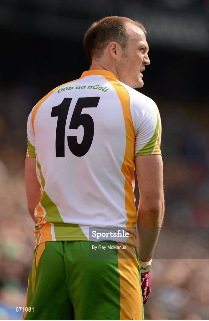 5 August 2012; Donegal goalscorer Colm McFadden prepares to take a line ball late in the first half. GAA Football All-Ireland Senior Championship Quarter-Final, Donegal v Kerry, Croke Park, Dublin. Picture credit: Ray McManus / SPORTSFILE