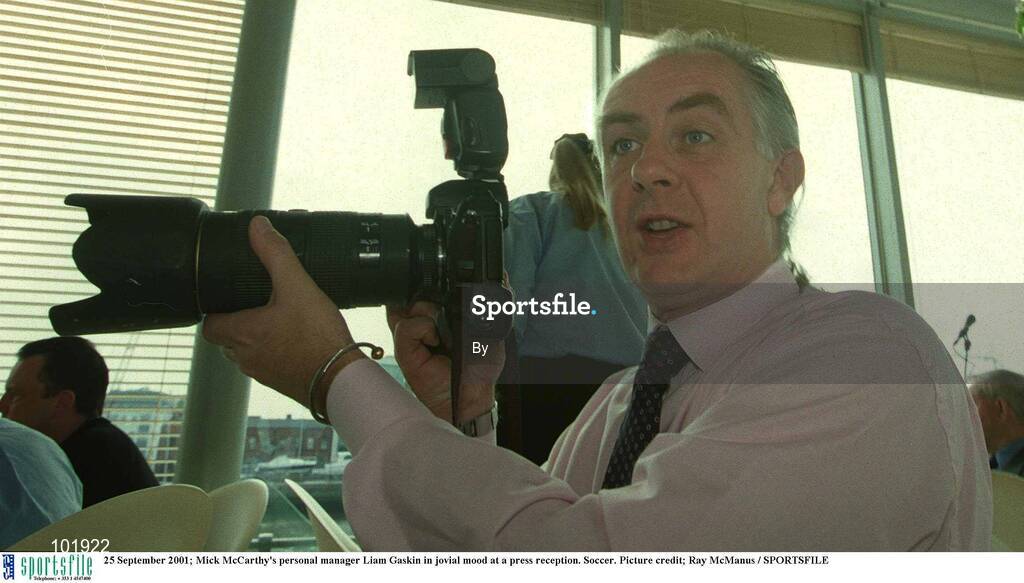 25 September 2001; Mick McCarthy's personal manager Liam Gaskin in jovial mood at a press reception. Soccer. Picture credit; Ray McManus / SPORTSFILE