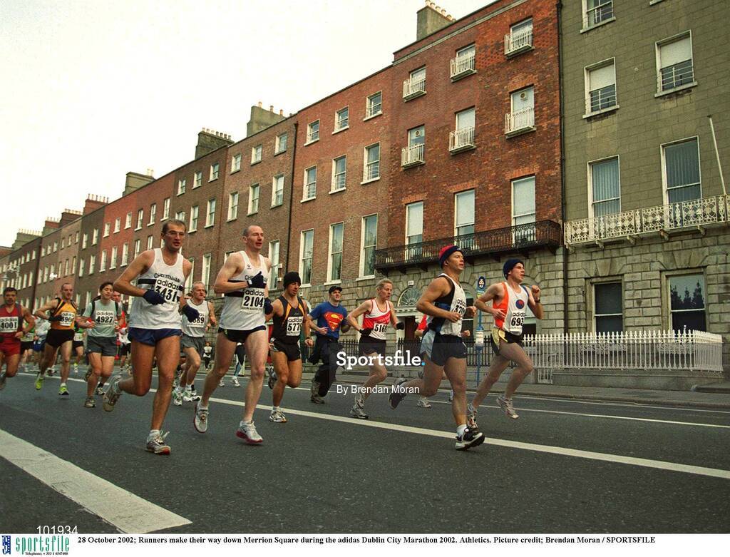 28 October 2002; Runners make their way down Merrion Square during the adidas Dublin City Marathon 2002. Athletics. Picture credit; Brendan Moran / SPORTSFILE