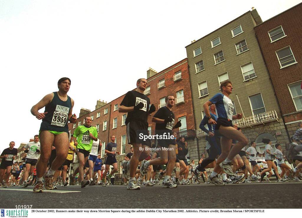 28 October 2002; Runners make their way down Merrion Square during the adidas Dublin City Marathon 2002. Athletics. Picture credit; Brendan Moran / SPORTSFILE