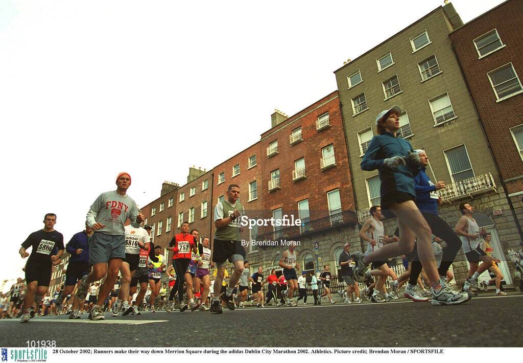 28 October 2002; Runners make their way down Merrion Square during the adidas Dublin City Marathon 2002. Athletics. Picture credit; Brendan Moran / SPORTSFILE