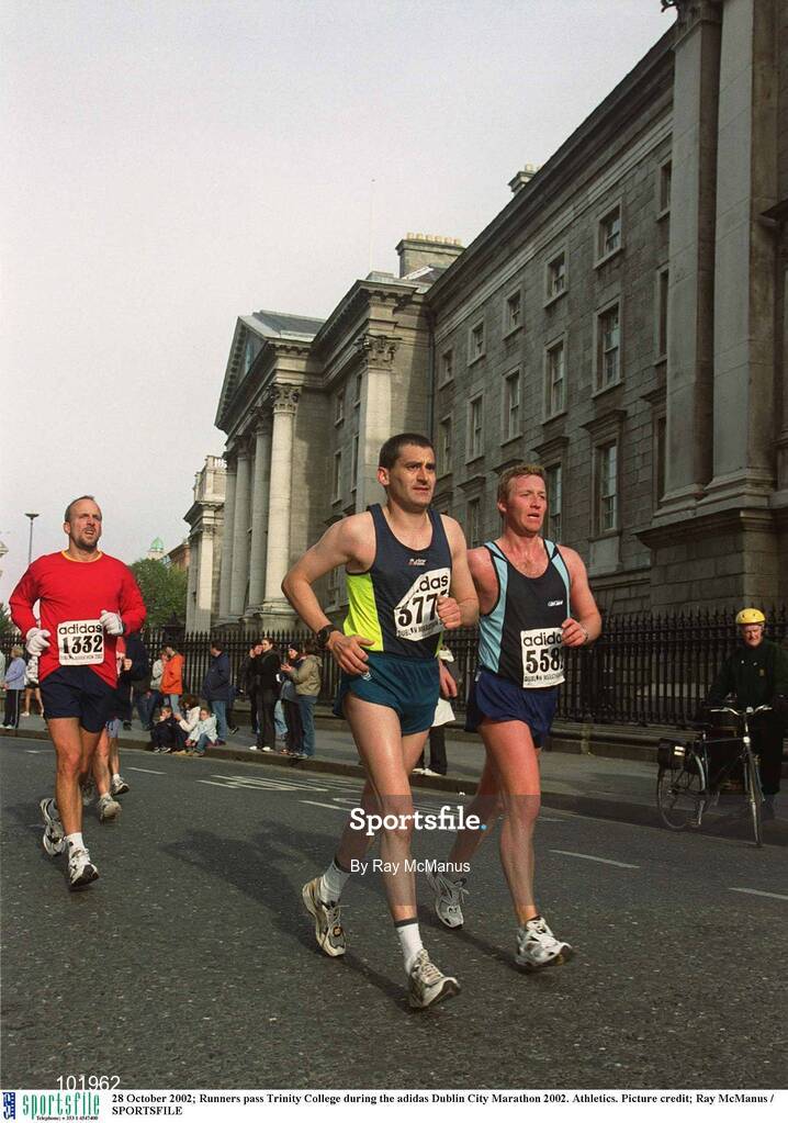 28 October 2002; Runners pass Trinity College during the adidas Dublin City Marathon 2002. Athletics. Picture credit; Ray McManus / SPORTSFILE