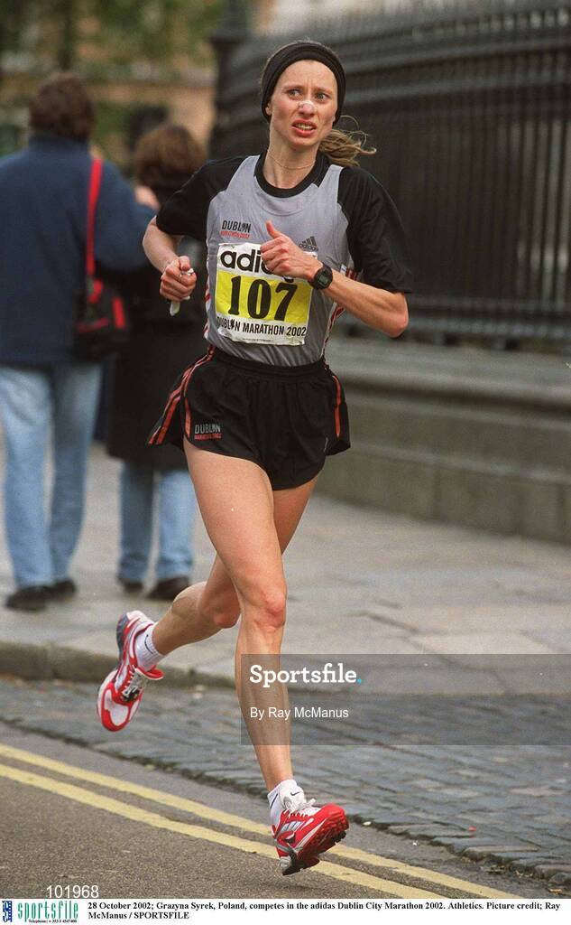 28 October 2002; Grazyna Syrek, Poland, competes in the adidas Dublin City Marathon 2002. Athletics. Picture credit; Ray McManus / SPORTSFILE