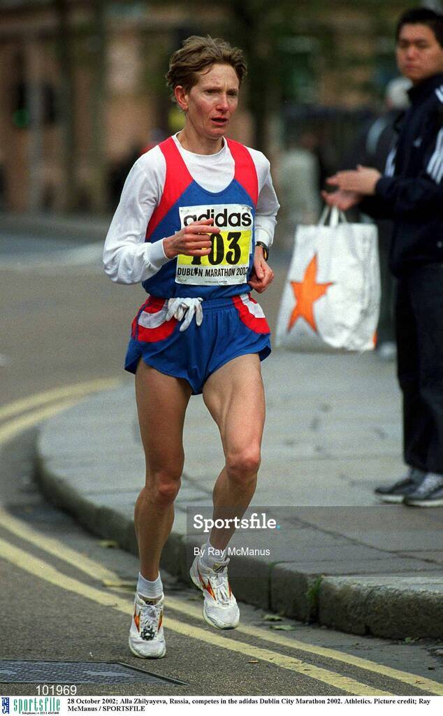 28 October 2002; Alla Zhilyayeva, Russia, competes in the adidas Dublin City Marathon 2002. Athletics. Picture credit; Ray McManus / SPORTSFILE
