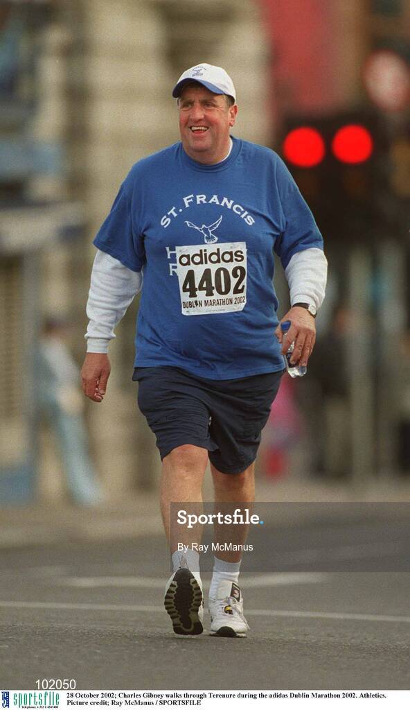 28 October 2002; Charles Gibney walks through Terenure during the adidas Dublin Marathon 2002. Athletics. Picture credit; Ray McManus / SPORTSFILE