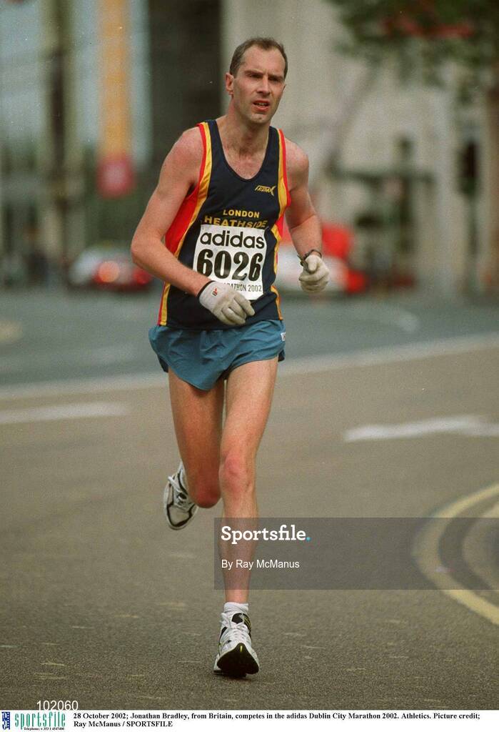 28 October 2002; Jonathan Bradley, from Britain, competes in the adidas Dublin City Marathon 2002. Athletics. Picture credit; Ray McManus / SPORTSFILE