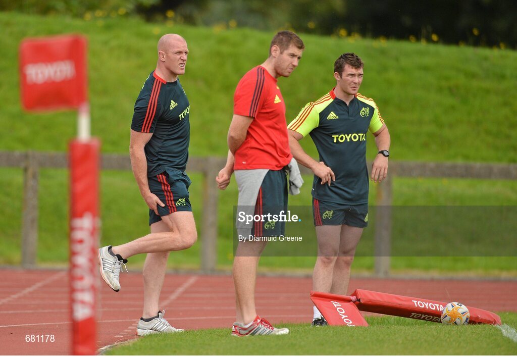 5 September 2012; Munster's Paul O'Connell, left, and Peter O'Mahony, right, along with physiotherapist David O'Sullivan during squad training ahead of their Celtic League, Round 2, match against Benetton Treviso on Friday. Munster Rugby Squad Training, University of Limerick, Limerick. Picture credit: Diarmuid Greene / SPORTSFILE