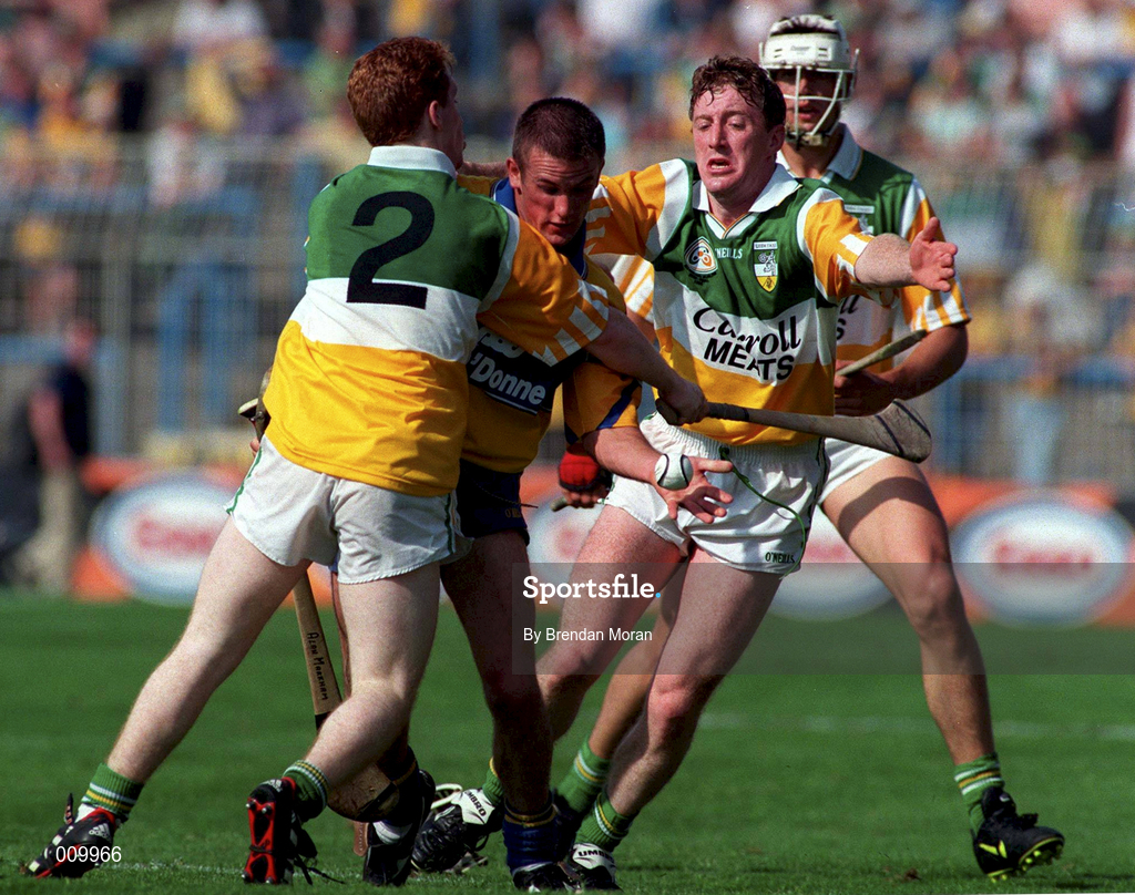 9 August 1998; Alan Markham of Clare in action against Simon Whelahan of Offaly during the Guinness All-Ireland Senior Hurling Championship semi-final match between Offaly and Clare at Croke Park in Dublin. Photo by Brendan Moran/Sportsfile