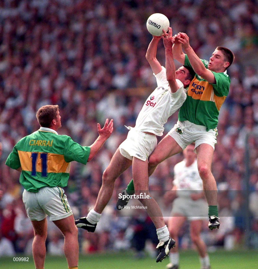 30 August 1998; Anthony Rainbow of Kildare in action against Dara O Sé, right, and Dara O Cinnéide of Kerry during the All-Ireland Senior Football Championship Semi-Final match between Kildare and Kerry at Croke Park in Dublin. Photo by Ray McManus/Sportsfile