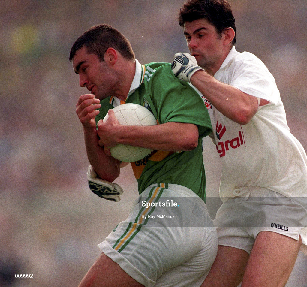30 August 1998; Barry O'Shea of Kerry is tackled by Karl O'Dwyer of Kildare during the Bank of Ireland All-Ireland Senior Football Championship Semi-Final match between Kildare and Kerry at Croke Park in Dublin. Photo by Ray McManus/Sportsfile