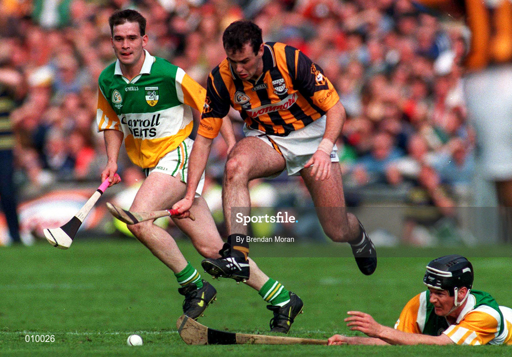 13 September 1998; Brian McEvoy of Kilkenny in action against Hubert Rigney and Johnny Pilkington of Offaly during the Guinness All-Ireland Senior Hurling Championship Final between Offaly and Kilkenny at Croke Park in Dublin. Photo by Brendan Moran/Sportsfile
