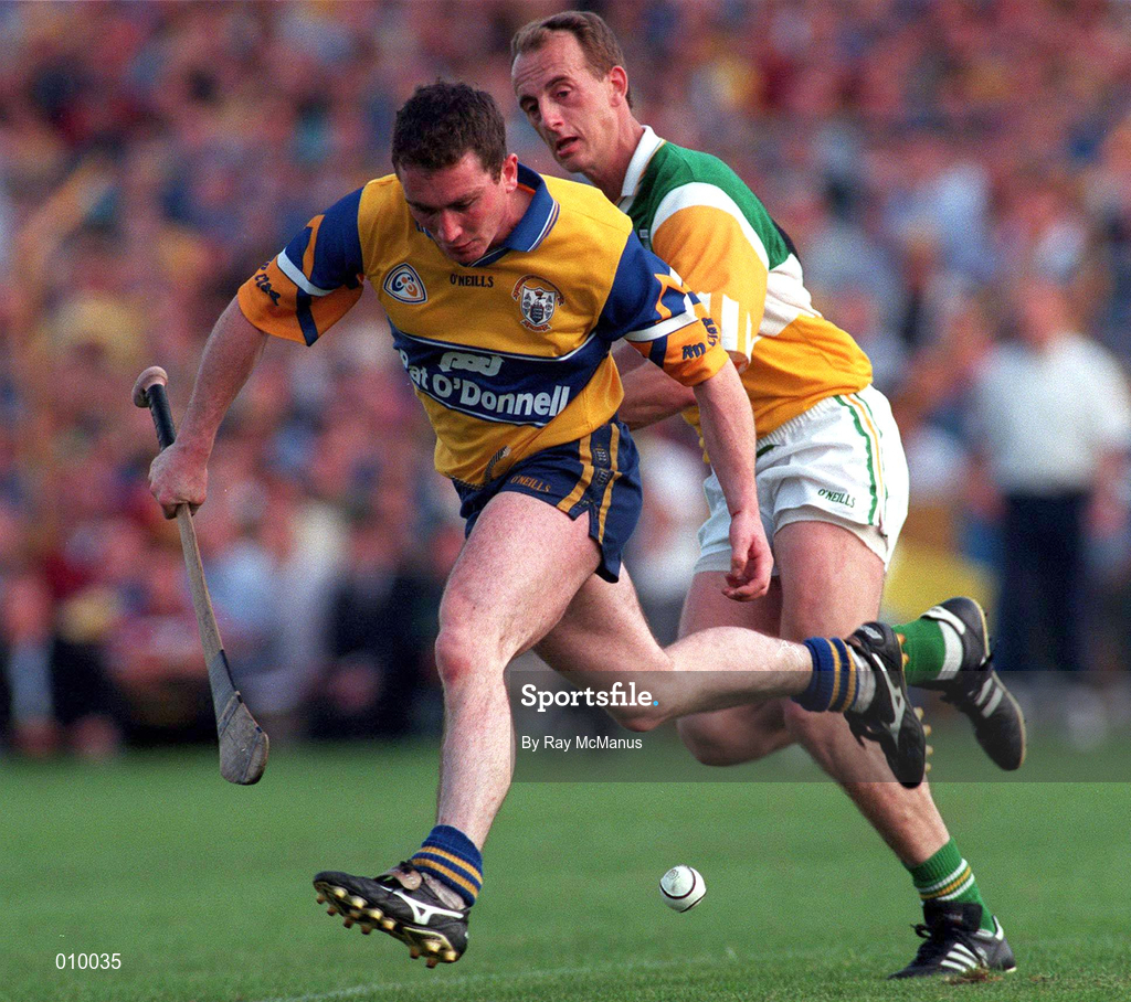 29 August 1998; Brian Quinn of Clare in action against Johnny Dooley of Offaly during the Guinness All-Ireland Senior Hurling Championship semi-final 2nd replay match between Offaly and Clare at Semple Stadium in Thurles, Tipperary. Photo by Ray McManus/Sportsfile