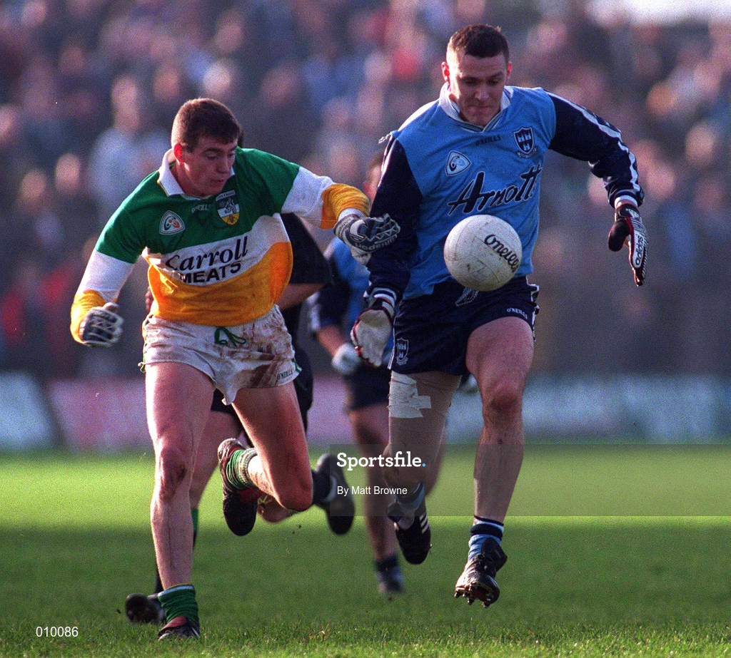 29 November 1998; Ciaran Whelan of Dublin in action against Ciaran McManus of Offaly during the Church & General National Football League Division 1a match between Offaly and Dublin at O'Connor Park in Tullamore, Offaly. Photo by Matt Browne/Sportsfile