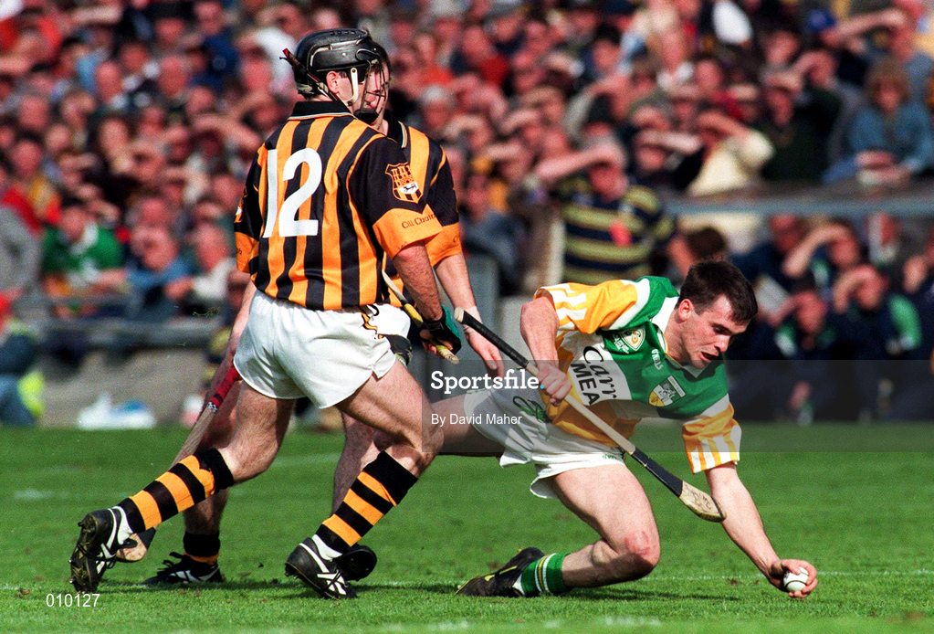 13 September 1998; Johnny Pilkingham of Offaly in action against DJ Carey of Kilkenny during the Guinness All-Ireland Senior Hurling Championship Final between Offaly and Kilkenny at Croke Park in Dublin. Photo by David Maher/Sportsfile