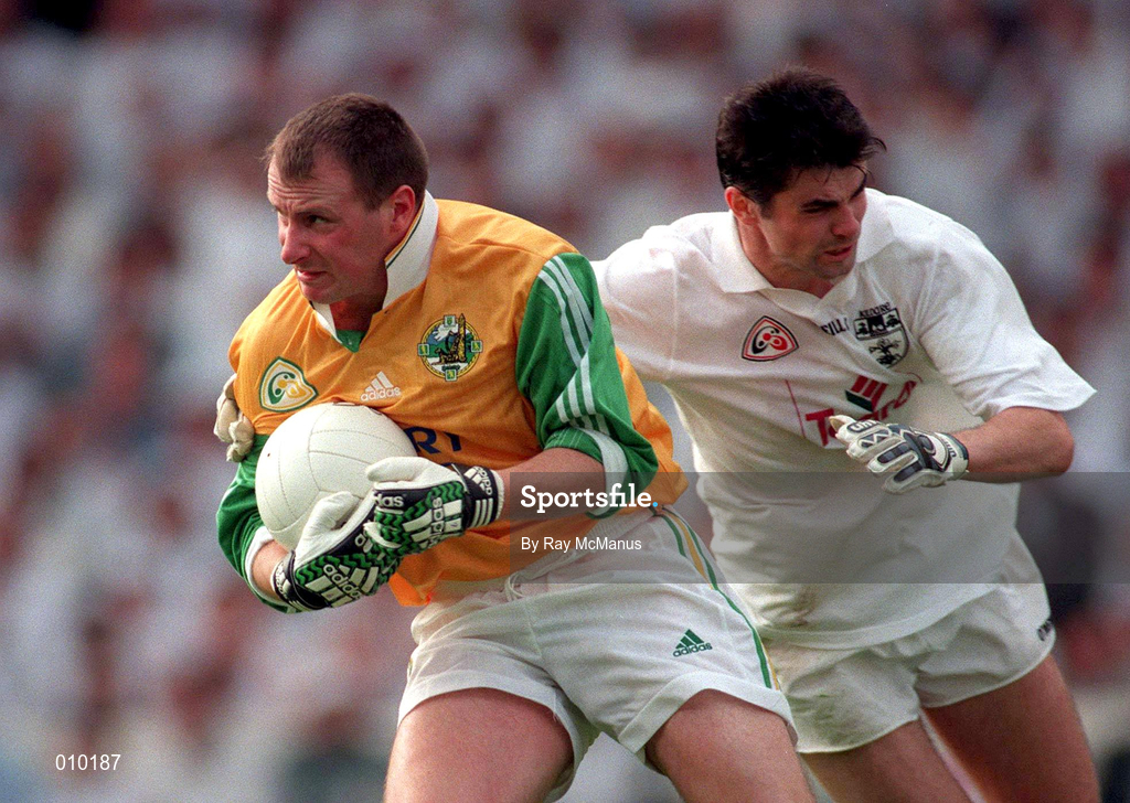 30 August 1998; Declan O'Keeffe of Kerry in action against Karl O'Dwyer of Kildare during the All-Ireland Senior Football Championship Semi-Final match between Kildare and Kerry at Croke Park in Dublin. Photo by Ray McManus/Sportsfile