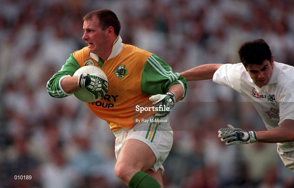 30 August 1998; Declan O'Keeffe of Kerry is tackled by Martin Lynch of Kildare during the Bank of Ireland All-Ireland Senior Football Championship Semi-Final match between Kildare and Kerry at Croke Park in Dublin. Photo by Ray McManus/Sportsfile