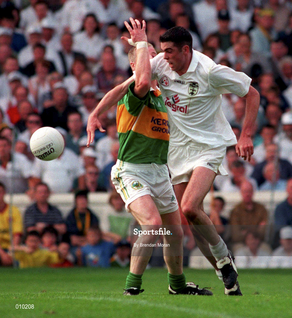 30 August 1998; Dermot Earley of Kildare during the Bank of Ireland All-Ireland Senior Football Championship Semi-Final match between Kildare and Kerry at Croke Park in Dublin. Photo by Brendan Moran/Sportsfile