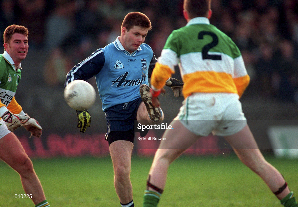 29 November 1998; Dessie Farrell of Dublin shoots to score his side's first goal, despite the effort of Offaly players Tom Coffey, left, and Cathal Daly during the Church & General National Football League Division 1a match between Offaly and Dublin at O'Connor Park in Tullamore, Offaly. Photo by Matt Browne/Sportsfile