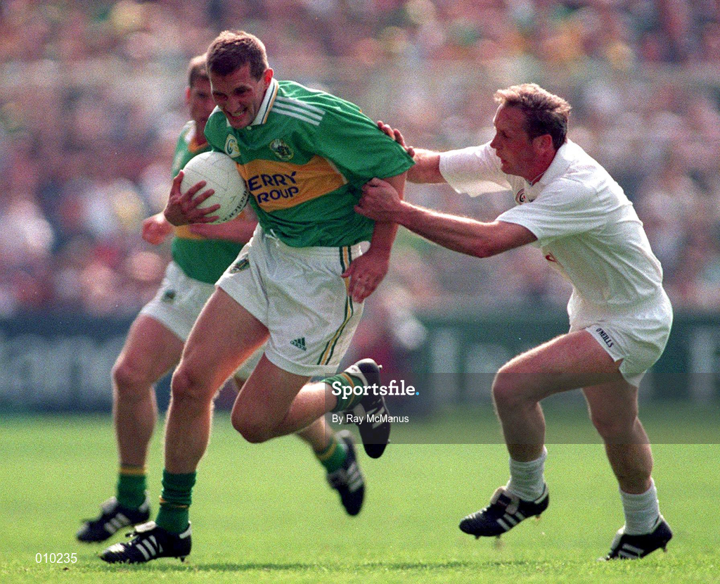 30 August 1998; Donal Daly of Kerry in action against Willie McCreery of Kildare during the All-Ireland Senior Football Championship Semi-Final match between Kildare and Kerry at Croke Park in Dublin. Photo by Ray McManus/Sportsfile