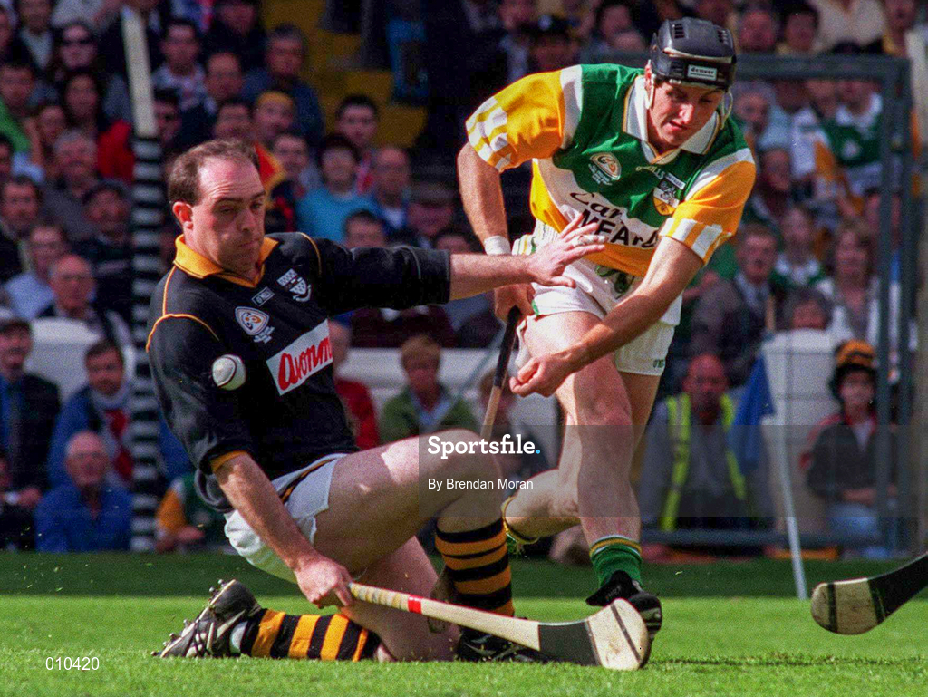 13 September 1998; Joe Dermody of Kilkenny in action against Billy Dooley of Offaly during the Guinness All-Ireland Senior Hurling Championship Final between Offaly and Kilkenny at Croke Park in Dublin. Photo by Brendan Moran/Sportsfile