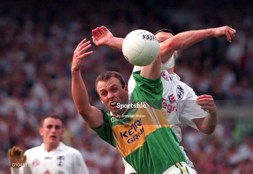 30 August 1998; John Crowley of Kerry in action against Ronan Quinn of Kildare during the All-Ireland Senior Football Championship Semi-Final match between Kildare and Kerry at Croke Park in Dublin. Photo by Brendan Moran/Sportsfile