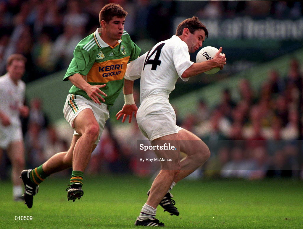 30 August 1998; Karl O'Dwyer of Kildare gets away from  Eamon Fitzmaurice of Kerry during the Bank of Ireland All-Ireland Senior Football Championship Semi-Final match between Kildare and Kerry at Croke Park in Dublin. Photo by Ray McManus/Sportsfile
