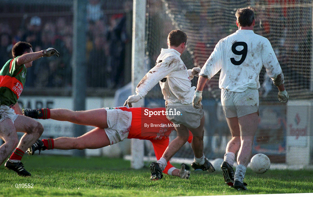29 November 1998; Padraig Graven of Kildare shoots to score his side's second goal during the Church & General National Football League match between Kildare and Mayo at St Conleth's Park in Newbridge, Kildare. Photo by Brendan Moran/Sportsfile