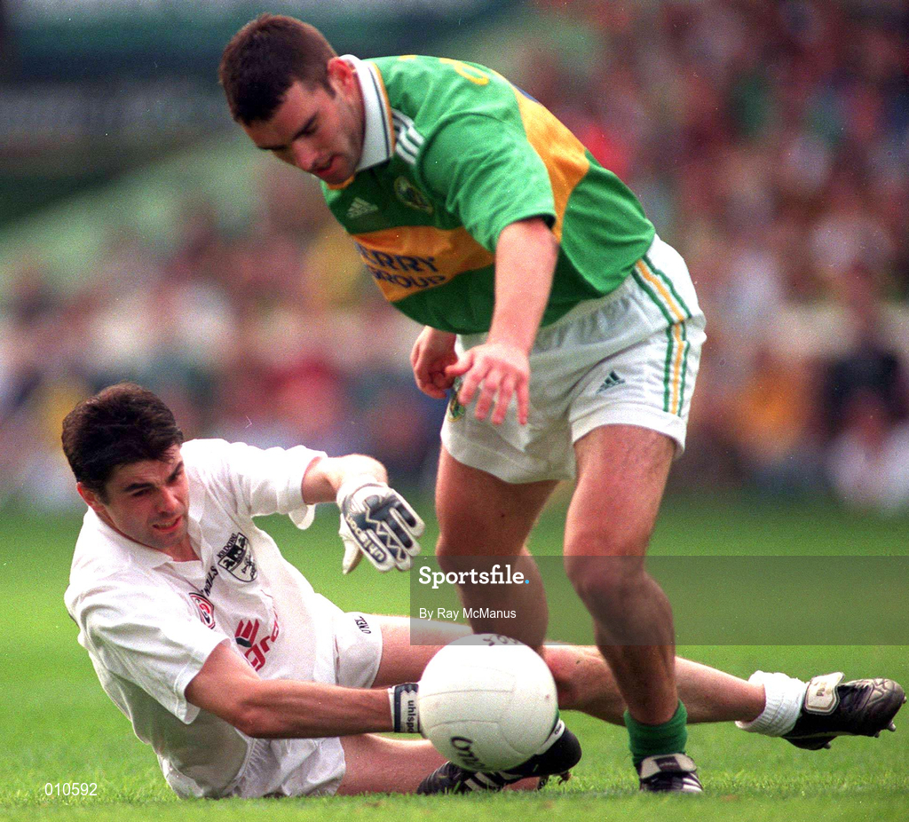 30 August 1998; Martin Lynch of Kildare in action against Barry O'Shea of Kerry during the All-Ireland Senior Football Championship Semi-Final match between Kildare and Kerry at Croke Park in Dublin. Photo by Ray McManus/Sportsfile