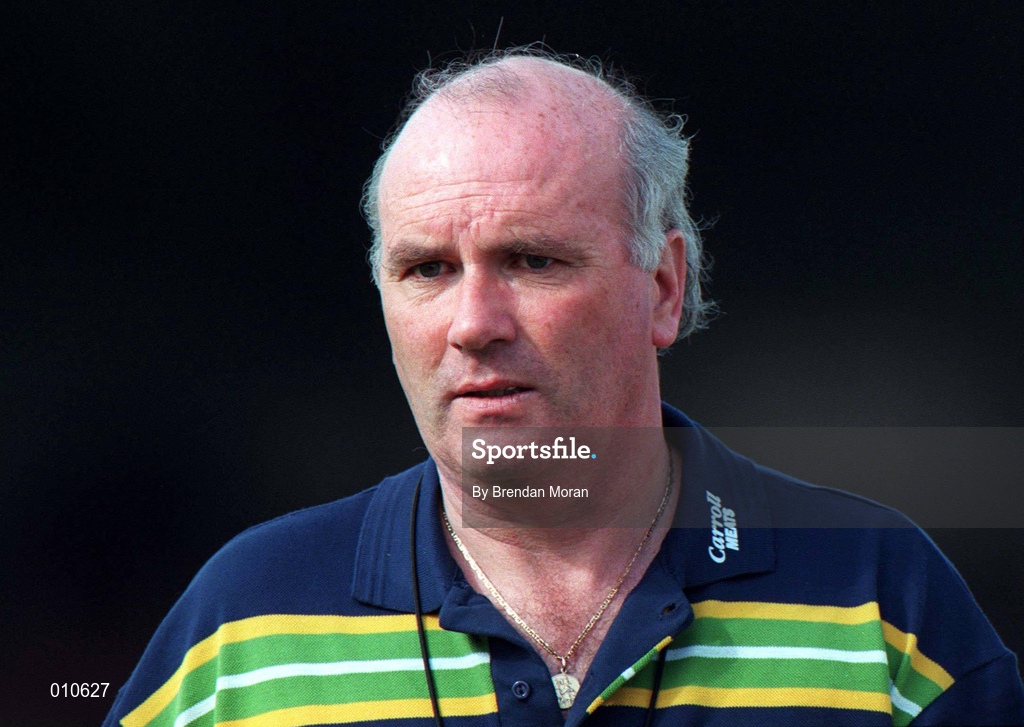 29 August 1998; Offaly manager Michael Bond during the Guinness All-Ireland Senior Hurling Championship semi-final 2nd replay match between Offaly and Clare at Semple Stadium in Thurles, Tipperary. Photo by Brendan Moran/Sportsfile