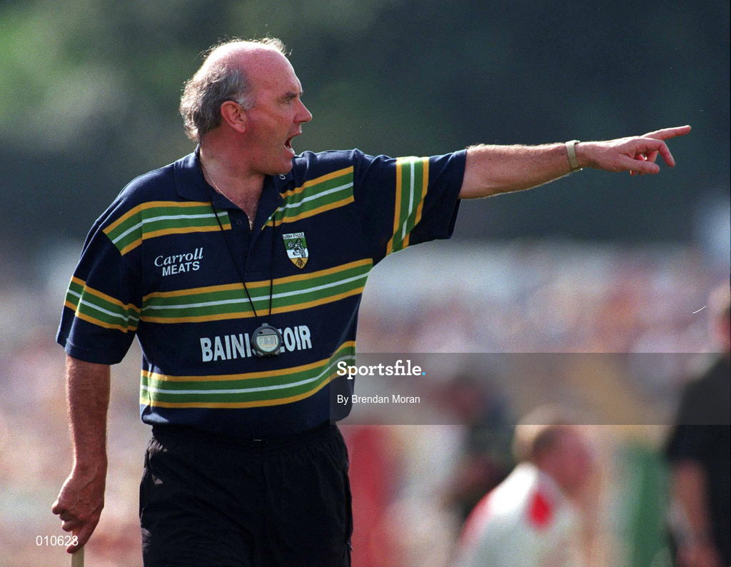 29 August 1998; Offaly manager Michael Bond during the Guinness All-Ireland Senior Hurling Championship semi-final 2nd replay match between Offaly and Clare at Semple Stadium in Thurles, Tipperary. Photo by Brendan Moran/Sportsfile