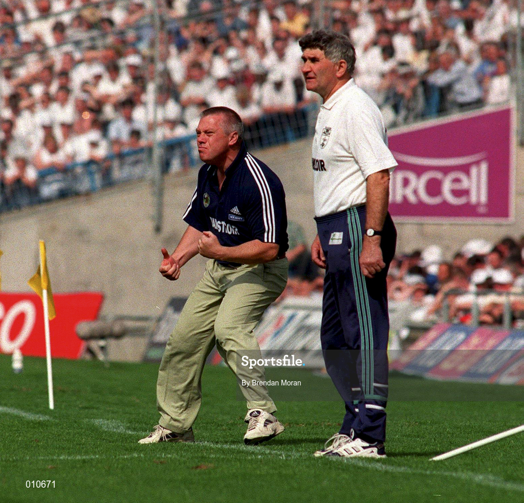 30 August 1998; Kerry manager Páidí Ó Sé, left, and Kildare manager Mick O'Dwyer urge on their respective side's during the Bank of Ireland All-Ireland Senior Football Championship Semi-Final match between Kildare and Kerry at Croke Park in Dublin. Photo by Brendan Moran/Sportsfile